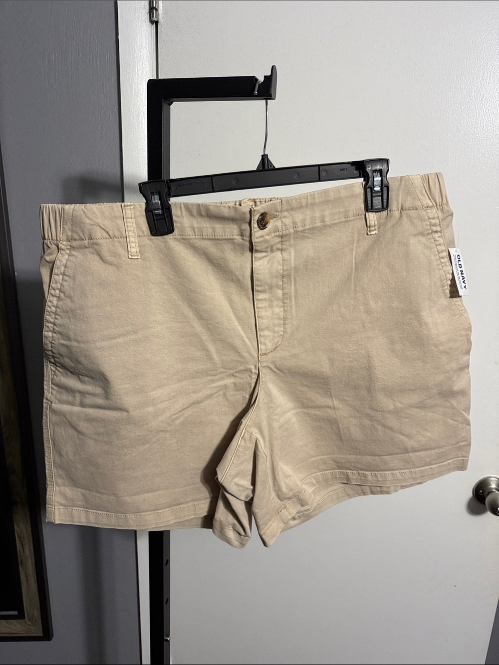 Old Navy Women’s Beige Cotton XL Chino 3” Seam Shorts